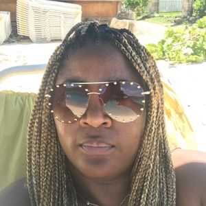 Meet your Posher, Ava